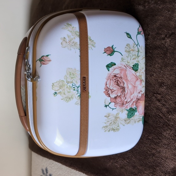 Small carry on case - Picture 1 of 11